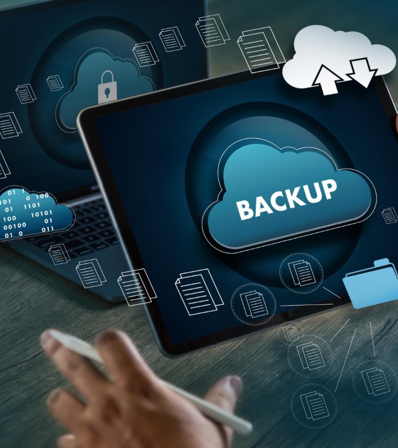 storage-backup-download-computing-digital-data-transferring-document-database-cloud-laptop-communication-concept-transfer-download-sharing-multimedia (2)